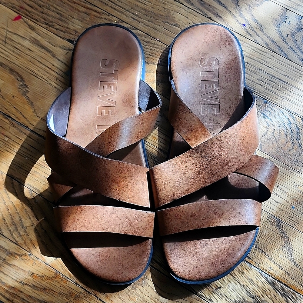 NWOT Steve Madden Criss Cross Sandals